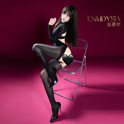 油亮无缝露背连体衣C390